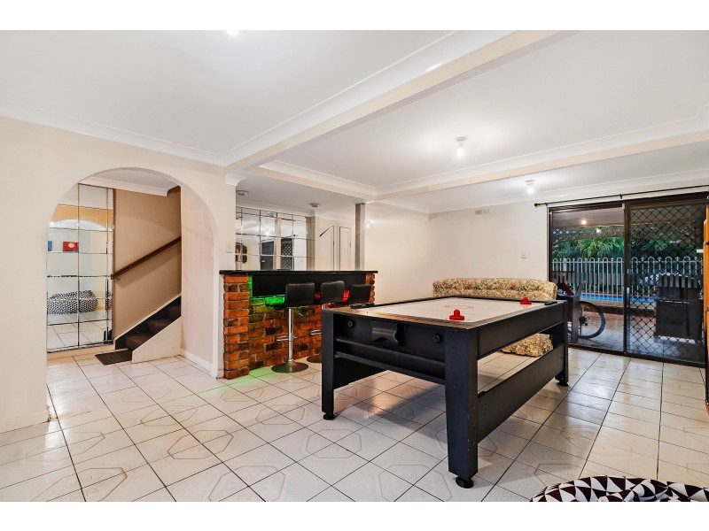 8 Lorrimore Street, Macgregor QLD 4109