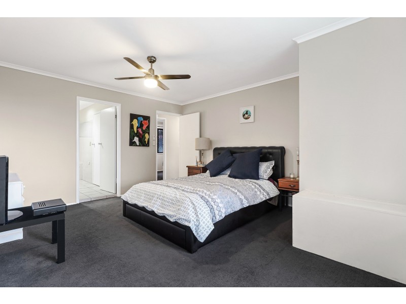 8 Lorrimore Street, Macgregor QLD 4109