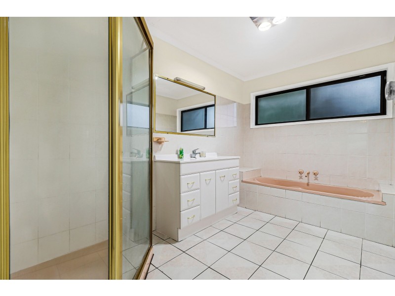 8 Lorrimore Street, Macgregor QLD 4109