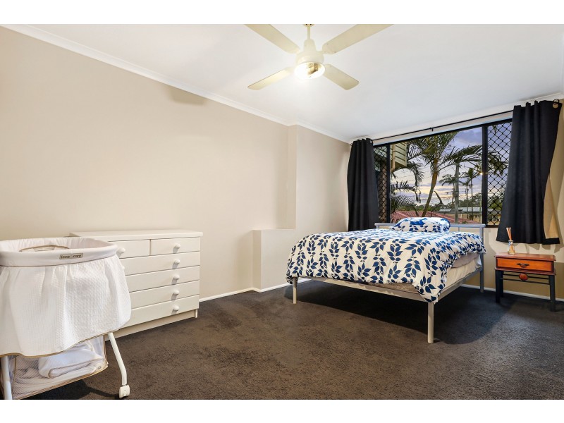 8 Lorrimore Street, Macgregor QLD 4109