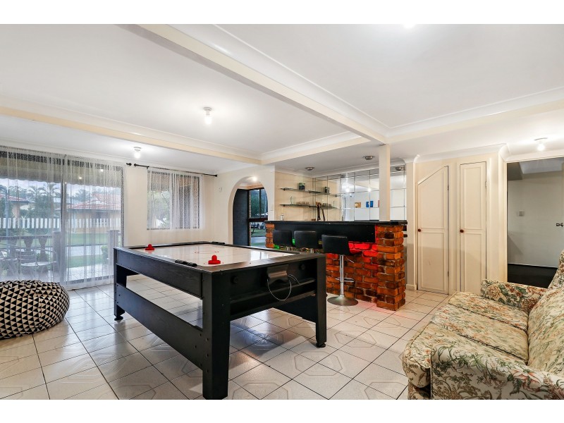 8 Lorrimore Street, Macgregor QLD 4109