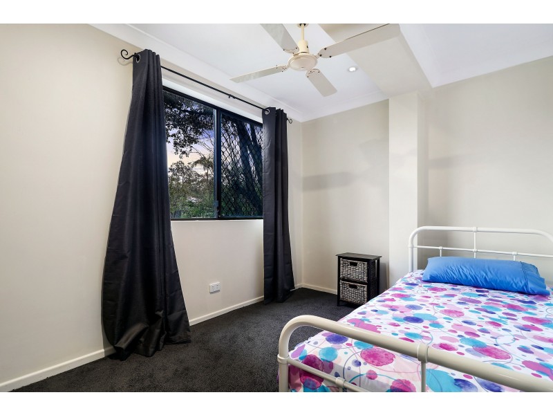 8 Lorrimore Street, Macgregor QLD 4109