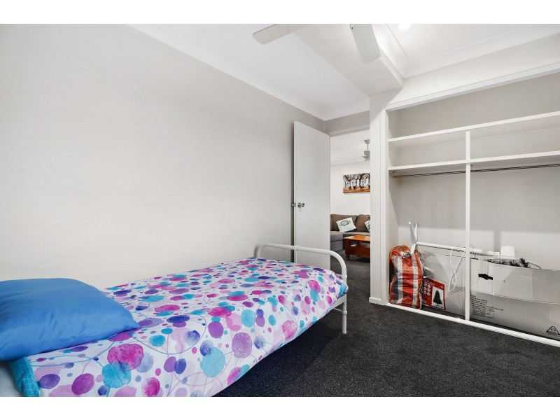 8 Lorrimore Street, Macgregor QLD 4109