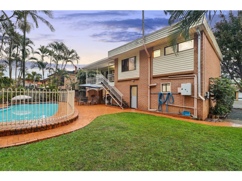 8 Lorrimore Street, Macgregor QLD 4109