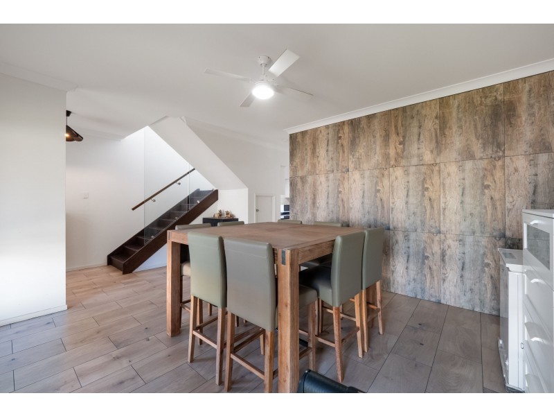 24 Hammersmith Street, Coopers Plains QLD 4108