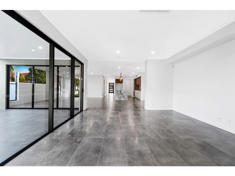 9 Joplin Street, Robertson QLD 4109