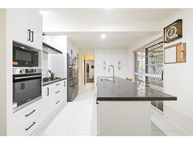 11 Tora Street, Macgregor QLD 4109