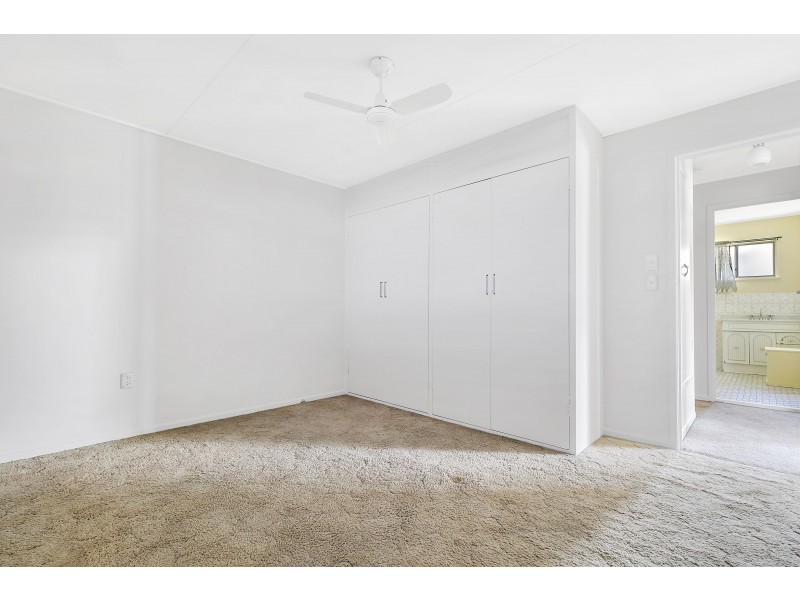 87 Brisbane Road, Bundamba QLD 4304