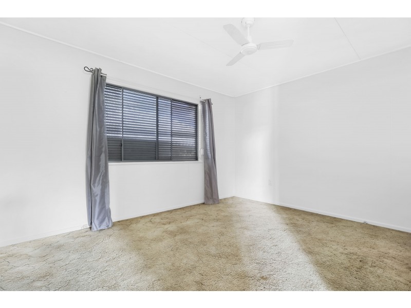 87 Brisbane Road, Bundamba QLD 4304