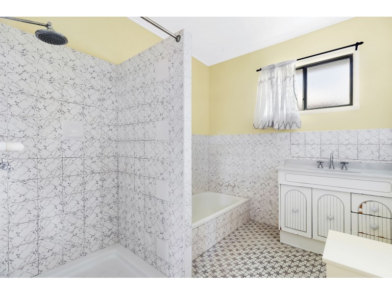 87 Brisbane Road, Bundamba QLD 4304