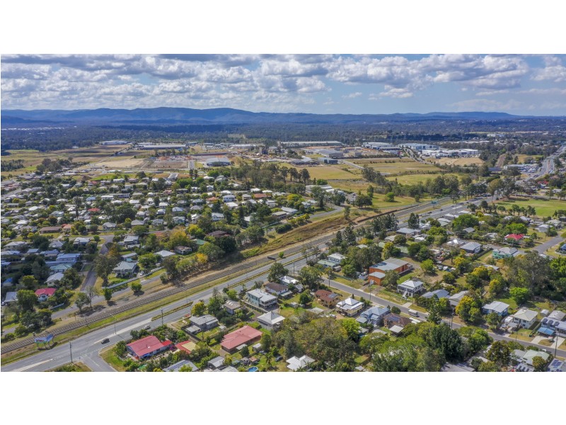 87 Brisbane Road, Bundamba QLD 4304