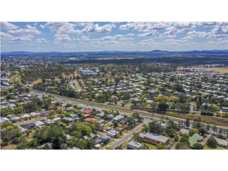 87 Brisbane Road, Bundamba QLD 4304