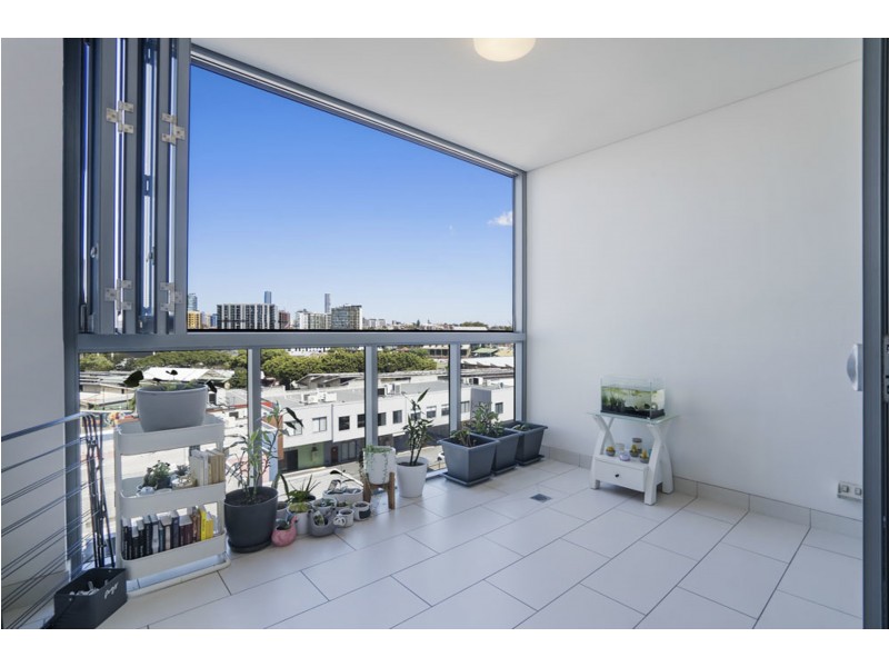 1051/16 Hamilton Place, Bowen Hills QLD 4006