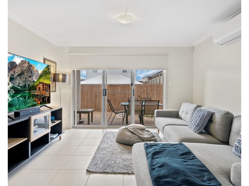 6 Barratta Street, Spring Mountain QLD 4124
