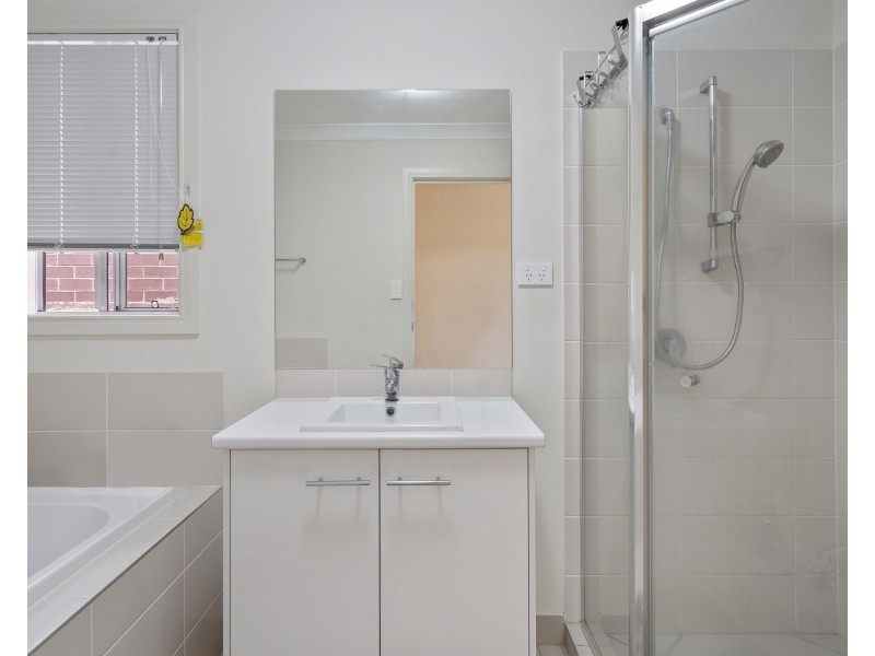 6 Barratta Street, Spring Mountain QLD 4124