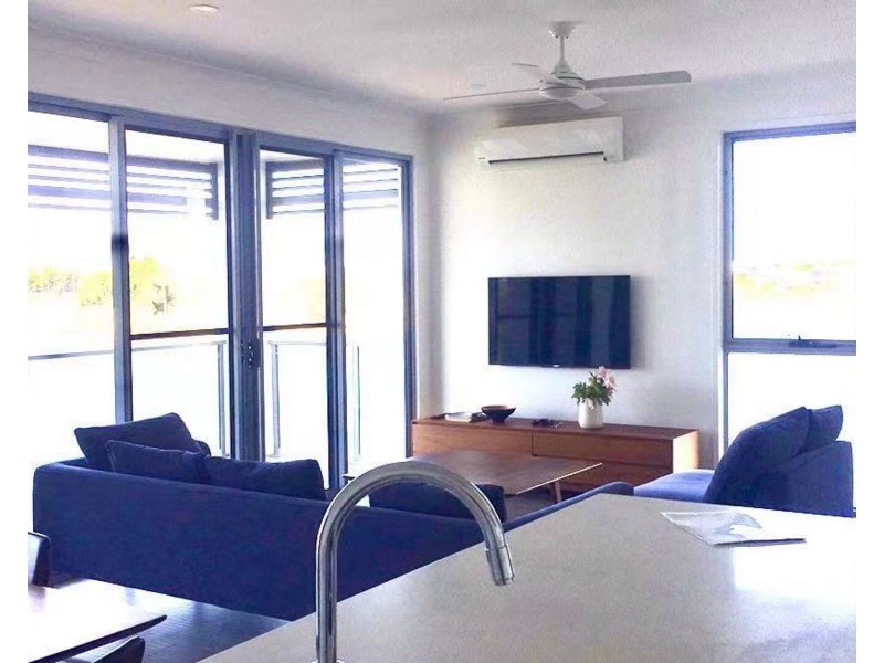 60 3028 Boulevard, Carrara QLD 4211