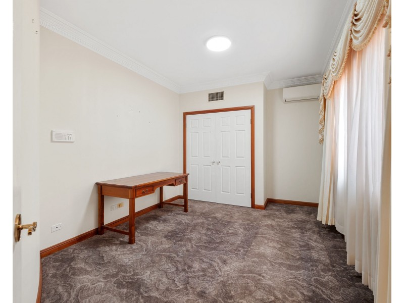 15 Capstan Place, Macgregor QLD 4109