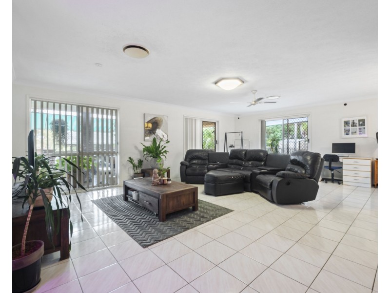 8 Myall Ct, Oxenford QLD 4210