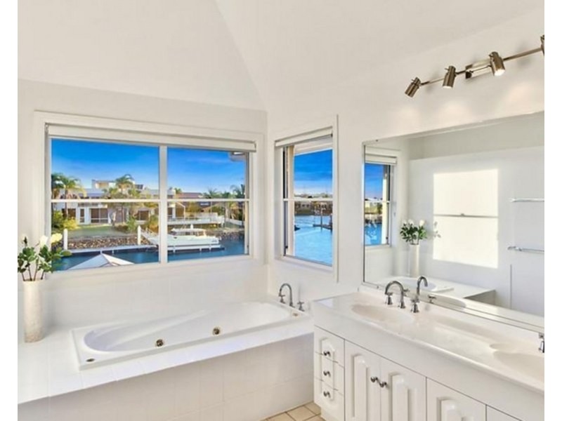 101 Masthead Drive, Cleveland QLD 4163