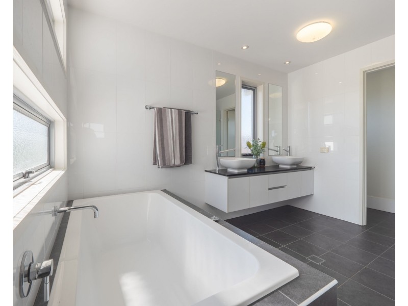 18 McDermott Parade, Rochedale QLD 4123