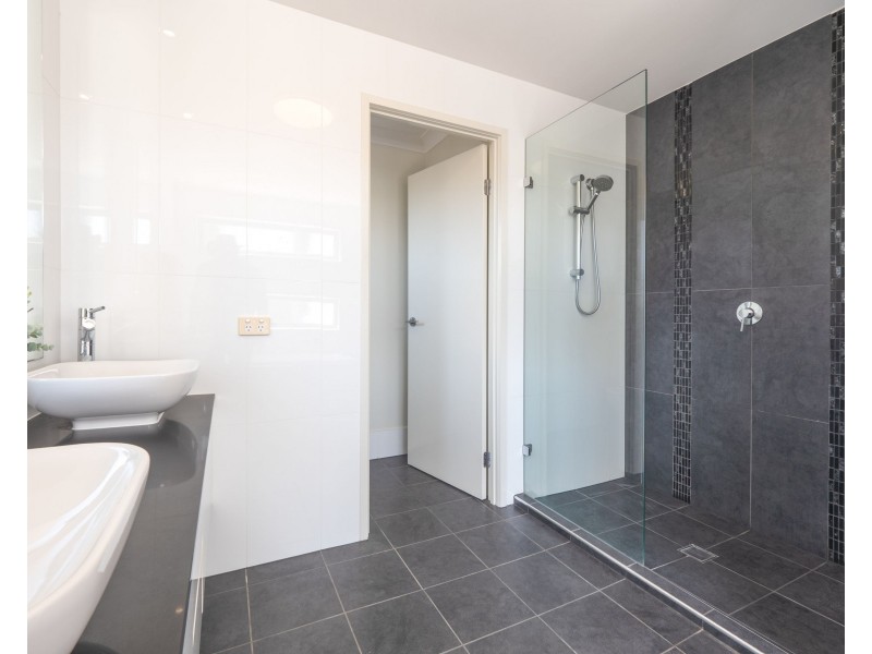 18 McDermott Parade, Rochedale QLD 4123