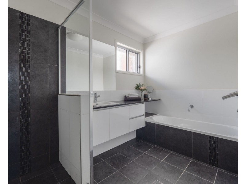 18 McDermott Parade, Rochedale QLD 4123