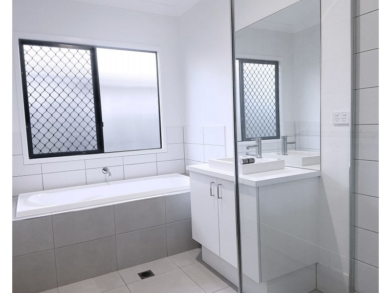 17 Mercy cct, Park Ridge QLD 4125