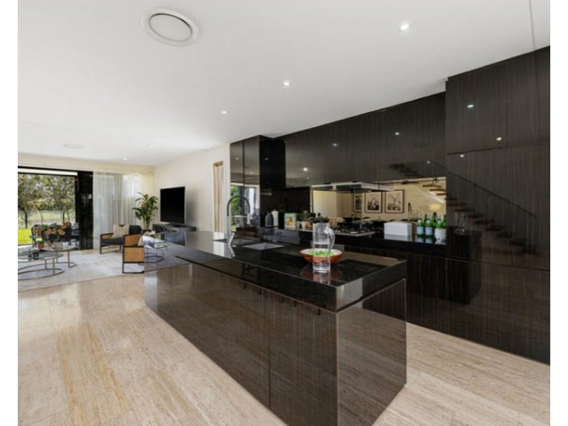 20 The BOULEVARDE, Benowa QLD 4217