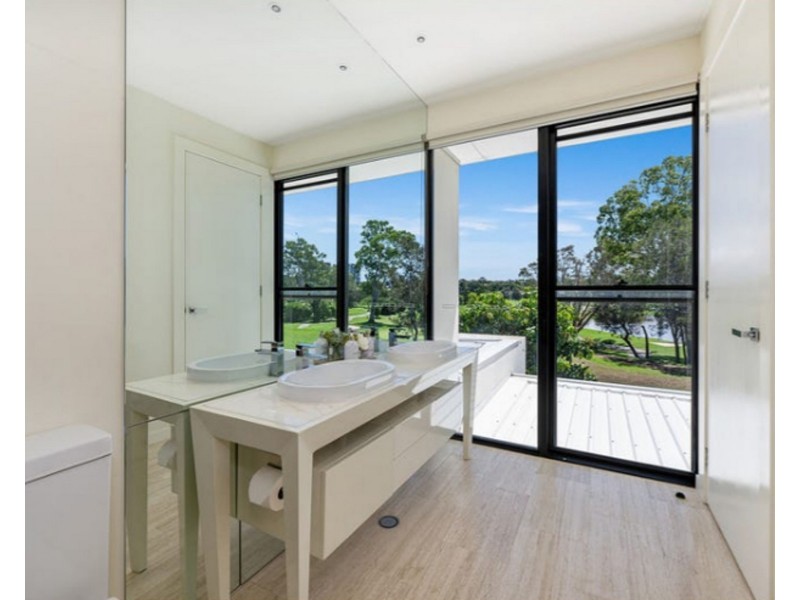 20 The BOULEVARDE, Benowa QLD 4217