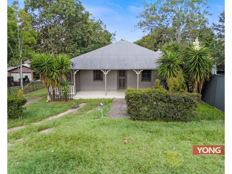 8 Law Street North, Redbank QLD 4301