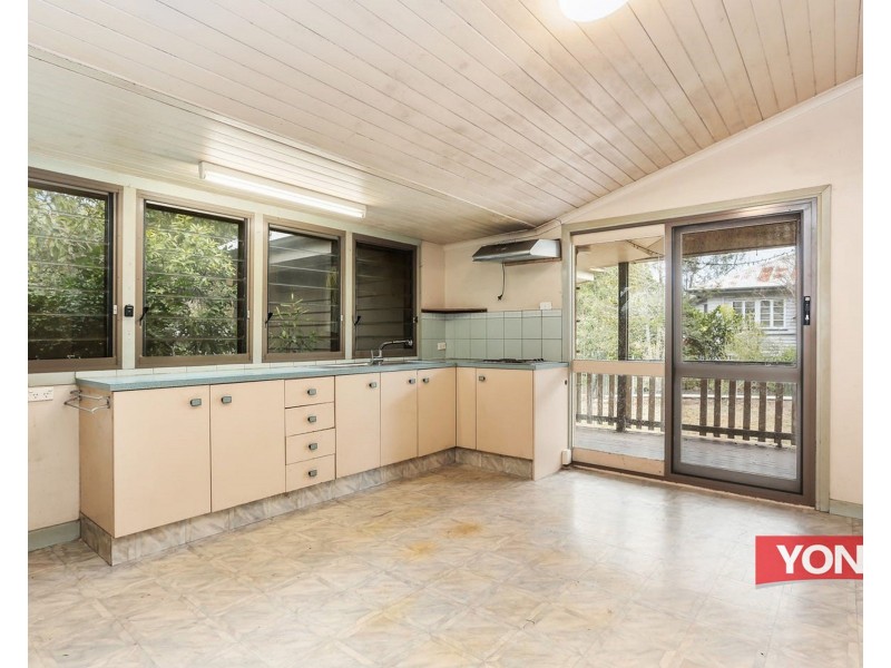 8 Law St North, Redbank QLD 4301