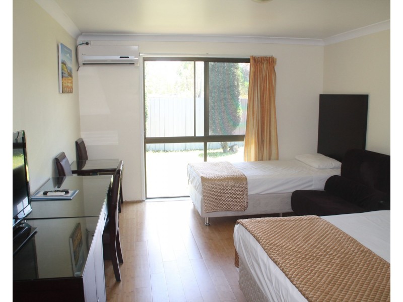 Oxley QLD 4075
