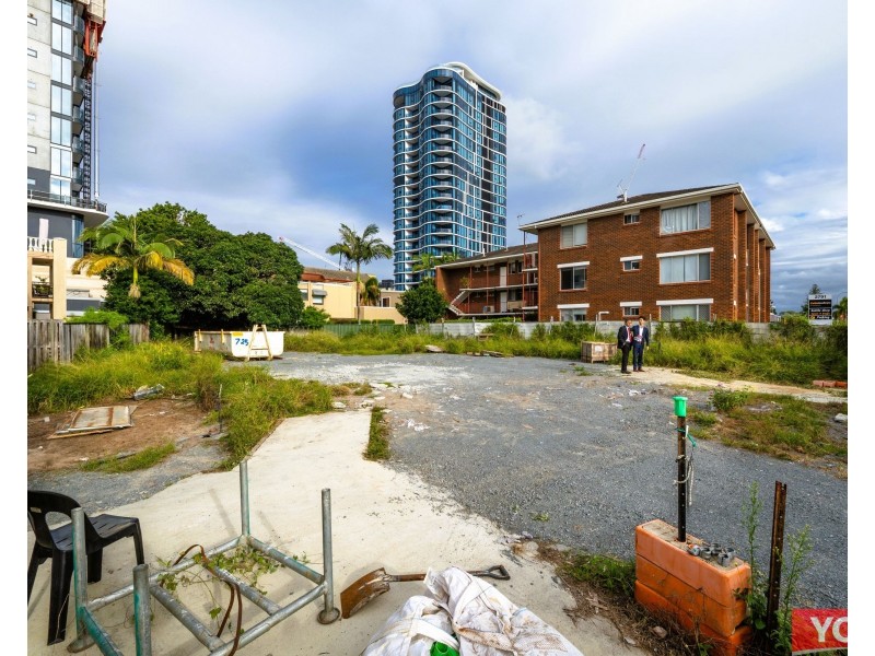 36 First Ave, Broadbeach QLD 4218