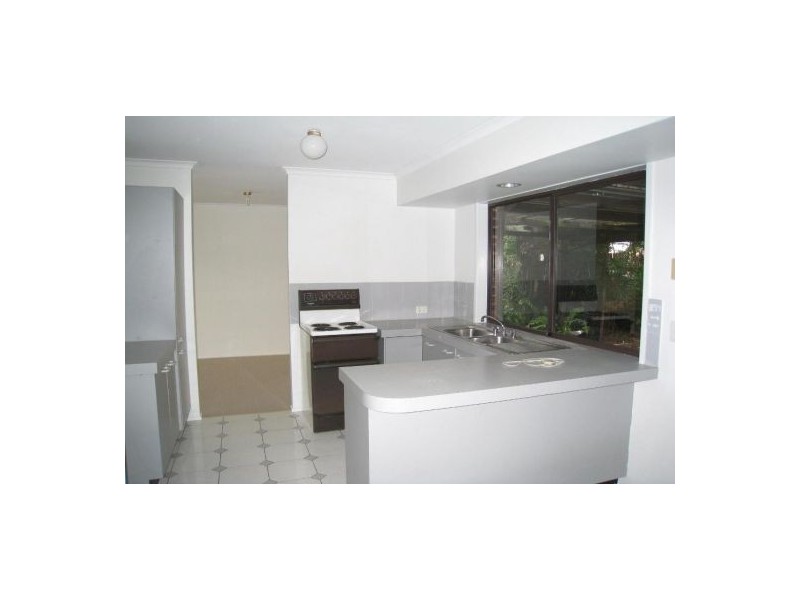 169 Waller Rd, Regents Park QLD 4118