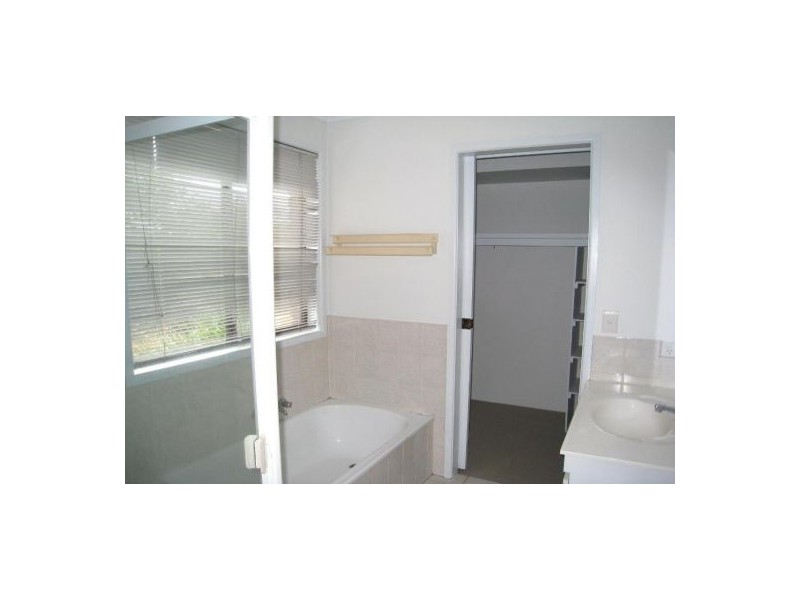 169 Waller Rd, Regents Park QLD 4118