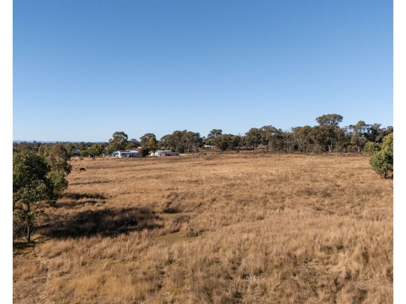 11 Carmody St (124 Cleary St), Warwick QLD 4370