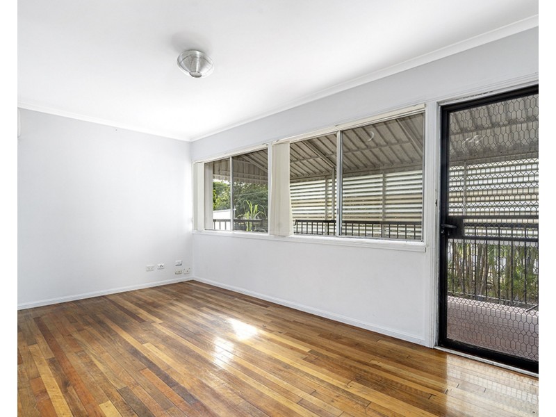 2 waratah, Woodridge QLD 4114