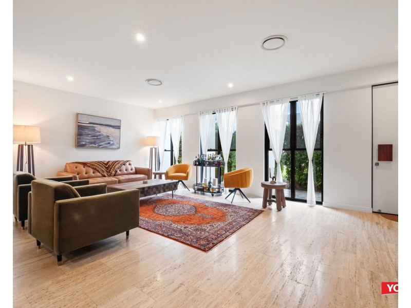 20 The Boulevard, Benowa QLD 4217