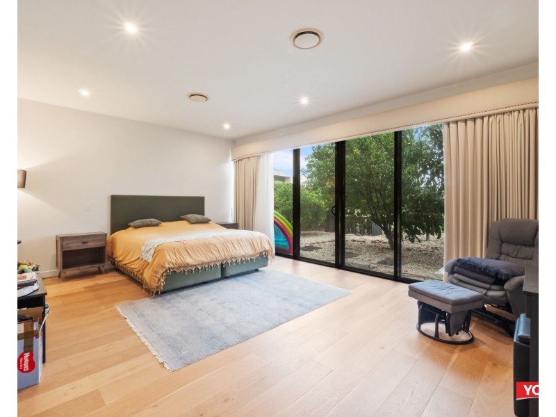 20 The Boulevard, Benowa QLD 4217