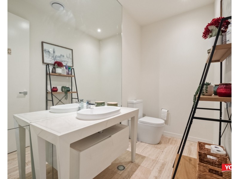 20 The Boulevard, Benowa QLD 4217