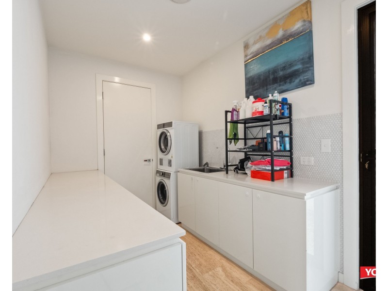 20 The Boulevard, Benowa QLD 4217