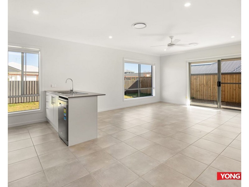 7 Sage Way, White Rock QLD 4306