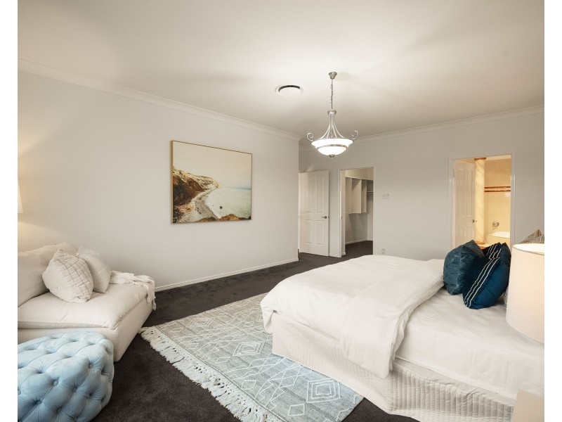 87 The Parkway, Stretton QLD 4116