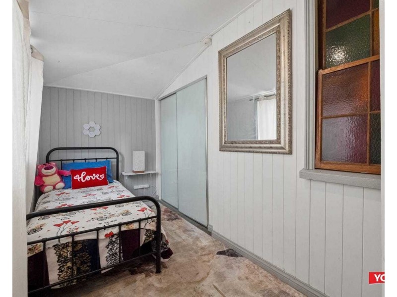 23 Doyle St, Silkstone QLD 4304