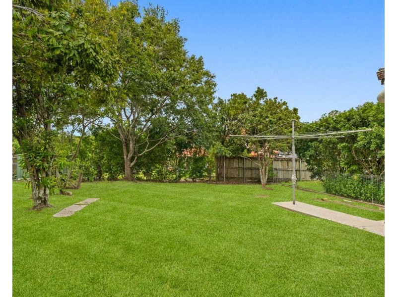 6 Nubara St, Mansfield QLD 4122