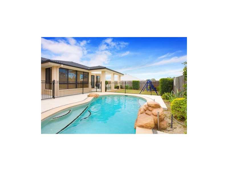 15 Glenelg Pl, Parkinson QLD 4115