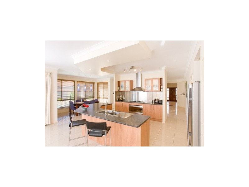 15 Glenelg Pl, Parkinson QLD 4115