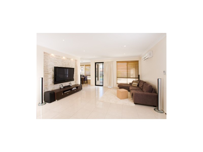 15 Glenelg Pl, Parkinson QLD 4115