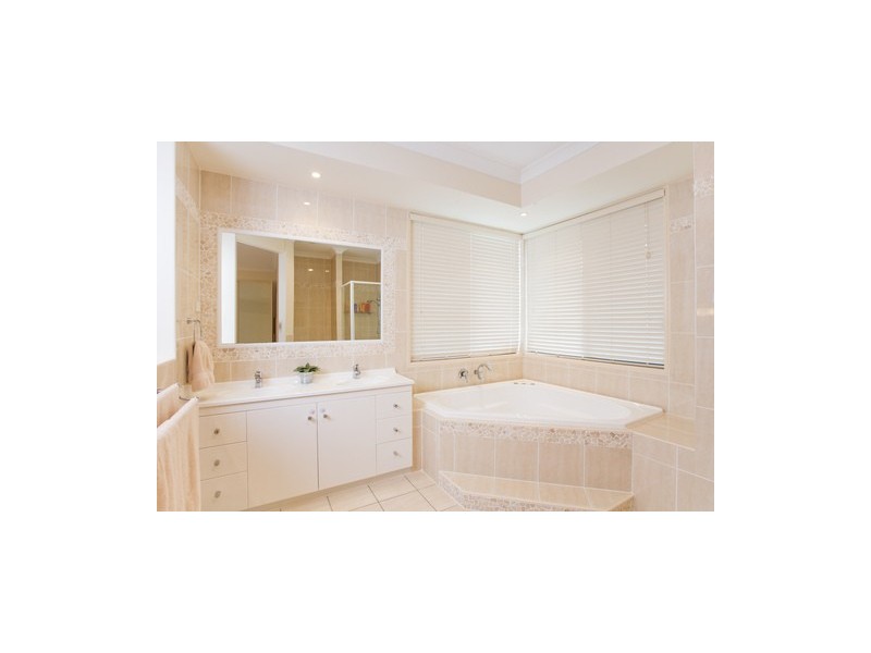 15 Glenelg Pl, Parkinson QLD 4115