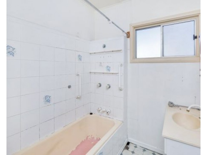 9 Landsdowne Street, Coorparoo QLD 4151